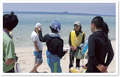 与“地球观察•日本”联合实施“珊瑚礁保护项目”在冲绳实施。