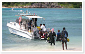 在冲绳、中途岛、塞舌尔开展“珊瑚礁保护项目”有关研究活动