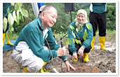 举办“马来西亚热带林植树之旅”