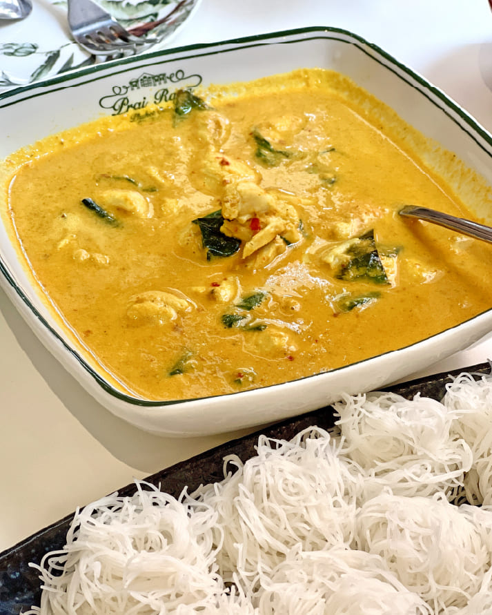 Phuket-style crab curry served at Prai Raya