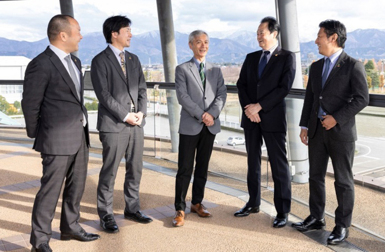 サーモンの陸上養殖事業
